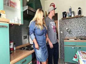 Vorschaubild vom Privatporno mit dem Titel "Erster Versuch.. Die MAKLERIN" von Deine-Chefin