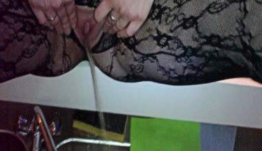 Im Club von der Theke gepisst