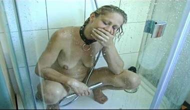 Pissen beim Duschen
