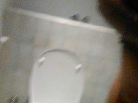 Pissing on the restaurant KLO !!