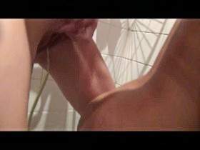 Vorschaubild vom Privatporno mit dem Titel "Gegenseitig anpissen" von Sue-Allen