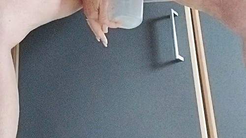 Knüppeltrockene Scheiße Stücke und pissen