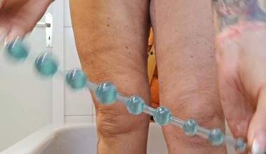 ANALKETTE einführen und dann MIT KACKE AUSSCHEISSEN