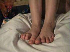 Vorschaubild vom Privatporno mit dem Titel "Füße eincremen und lackieren..." von GeileDiana