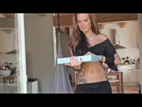 Vorschaubild vom Privatporno mit dem Titel "Heißer Strip für heiße Pizza!" von Yamila20