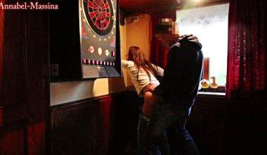 Public mitten im Restaurant gefickt