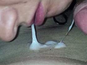 Vorschaubild vom Privatporno mit dem Titel "Sauerei mit Sperma - Ende der Fickparty" von GeileDiana