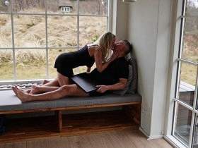 Home Office – Relax, honey! The perfect MILF