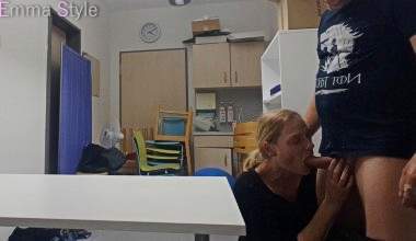 Im Büro der Chefin gefickt