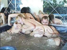 Hot and wet! Fast foursome in the middle of the whirlpool!