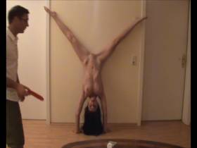 Dildofick in headstand