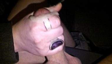 **HANDJOB-QUICKIE AM BEIFAHRER**