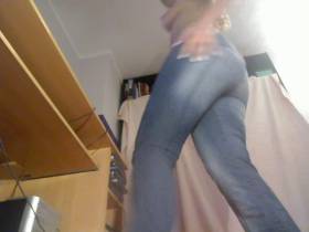 Vorschaubild vom Privatporno mit dem Titel "Deine Lieblingshose" von EvilBitch