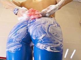 Shower in blue slinkystylez leggings