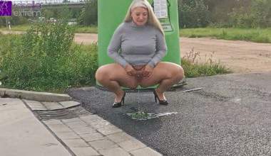 Public Outdoor Piss an der Autobahn!