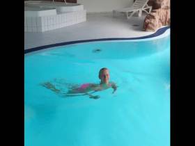 AO Fick in swimming pool