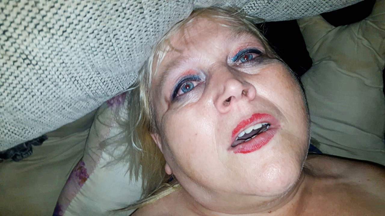 orgasm face in bed 