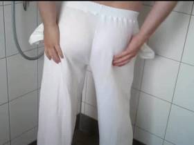 Pissing in the white sweatpants (for FAN lascard)