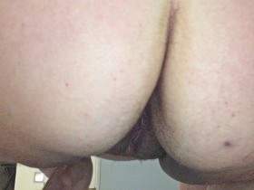 User request Pissfotze from behind