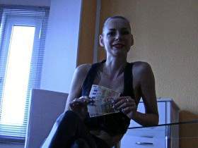 Vorschaubild vom Privatporno mit dem Titel "Sklavensau, geh´ anschaffen!" von FeuchteSchnecke