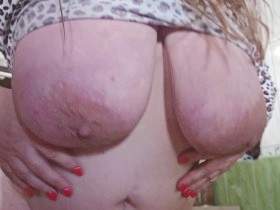 Ungeschminkt & geil drauf… komm in die Küche, ich warte schon....