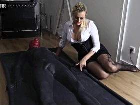 Vorschaubild vom Privatporno mit dem Titel "Latex-Vakuumbett! Gefangen in der Enge!" von CherieNoir