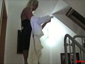 Vorschaubild vom Privatporno mit dem Titel "Angetrunkenes Luder - Nachts im Treppenhaus" von Ramona_Deluxe