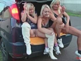 Vorschaubild vom Privatporno mit dem Titel "Aus dem fahrenden Auto gepisst" von Ramona_Deluxe