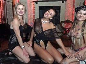 Drei geile AO Sperma Schlampen brauchen Schwänze