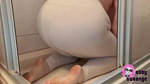 Dicker KV Haufen in die weiße Leggings