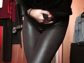 cameltoe in heisser satin leggins