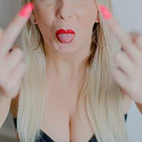Barbie-Girl - Junge MILF (32) MILF aus Deutschland