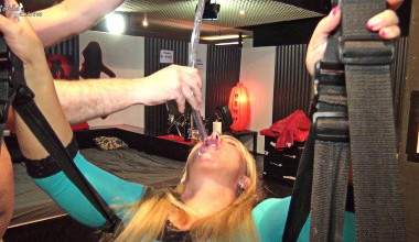 Perverse-Piss-Exzesse in der Liebesschaukel! Teil 1