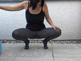 Vorschaubild vom Privatporno mit dem Titel "Wollstrumpfhose eingepisst" von SweetLongLips