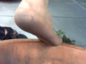 Vorschaubild vom Privatporno mit dem Titel "Dreckige Nylonfüsse in Birkenstocks" von Pueppie