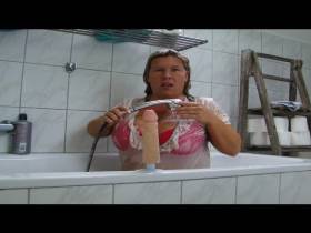 Vorschaubild vom Privatporno mit dem Titel "Zu heiss gebadet" von Deine-Chefin