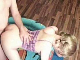 Vorschaubild vom Privatporno mit dem Titel "Auf Schwanz gepisst und im eigenen Saft gefickt" von Steffi4U