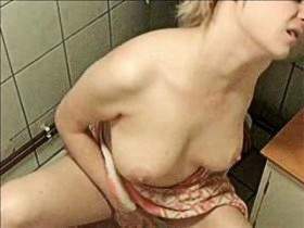 Vorschaubild vom Privatporno mit dem Titel "Fummeln auf dem WC" von Steffi4U