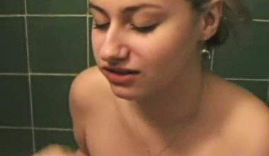 Denise rasiert ihre dicke Muschi