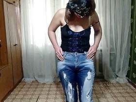  Olga machte ihre Jeans nass