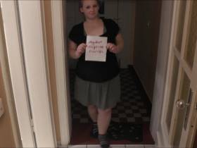 Vorschaubild vom Privatporno mit dem Titel "Angebot: klingelnde Piss-Hilfe" von sexyvenushuegel