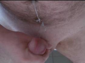 CUMSHOT auf den Bauch