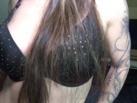 Vorschaubild vom Privatporno mit dem Titel "Schwarze Netzstrümpfe" von AdrienneKiss