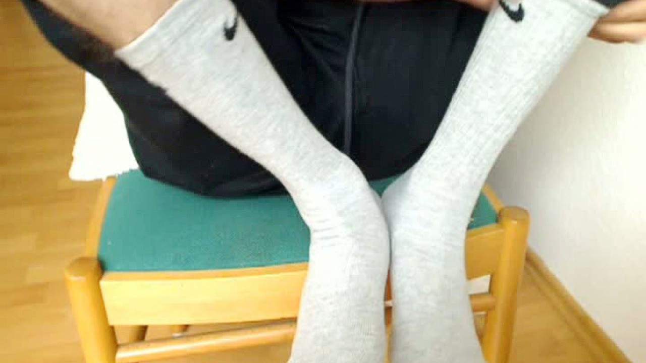 latinosexyboy - meine dreckige Fusssolen und Nike Socken