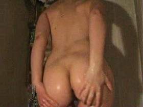 Vorschaubild vom Privatporno mit dem Titel "Beim duschen" von GeileDiana