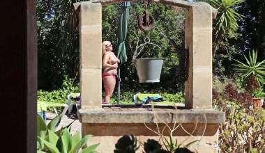 Spanner am Pool