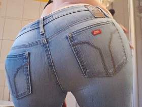 Vorschaubild vom Privatporno mit dem Titel "Hammer geile Jeans" von EvilBitch