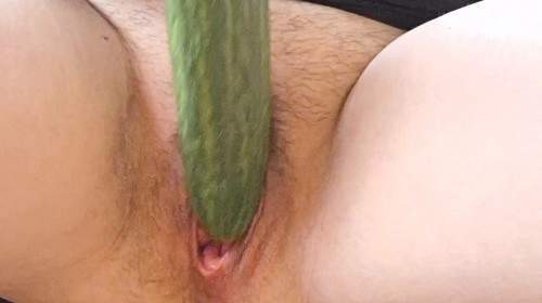 Geiler Sex mit einer Gurke