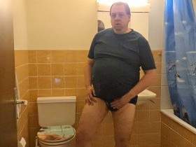 Jerked off properly on the toilet