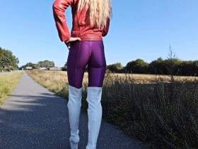 Weiße Plateau Overknees und Leggings